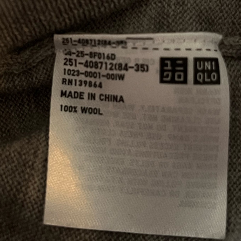 Uniqlo 100% wool essential crewneck sweater size S - Picture 10 of 10